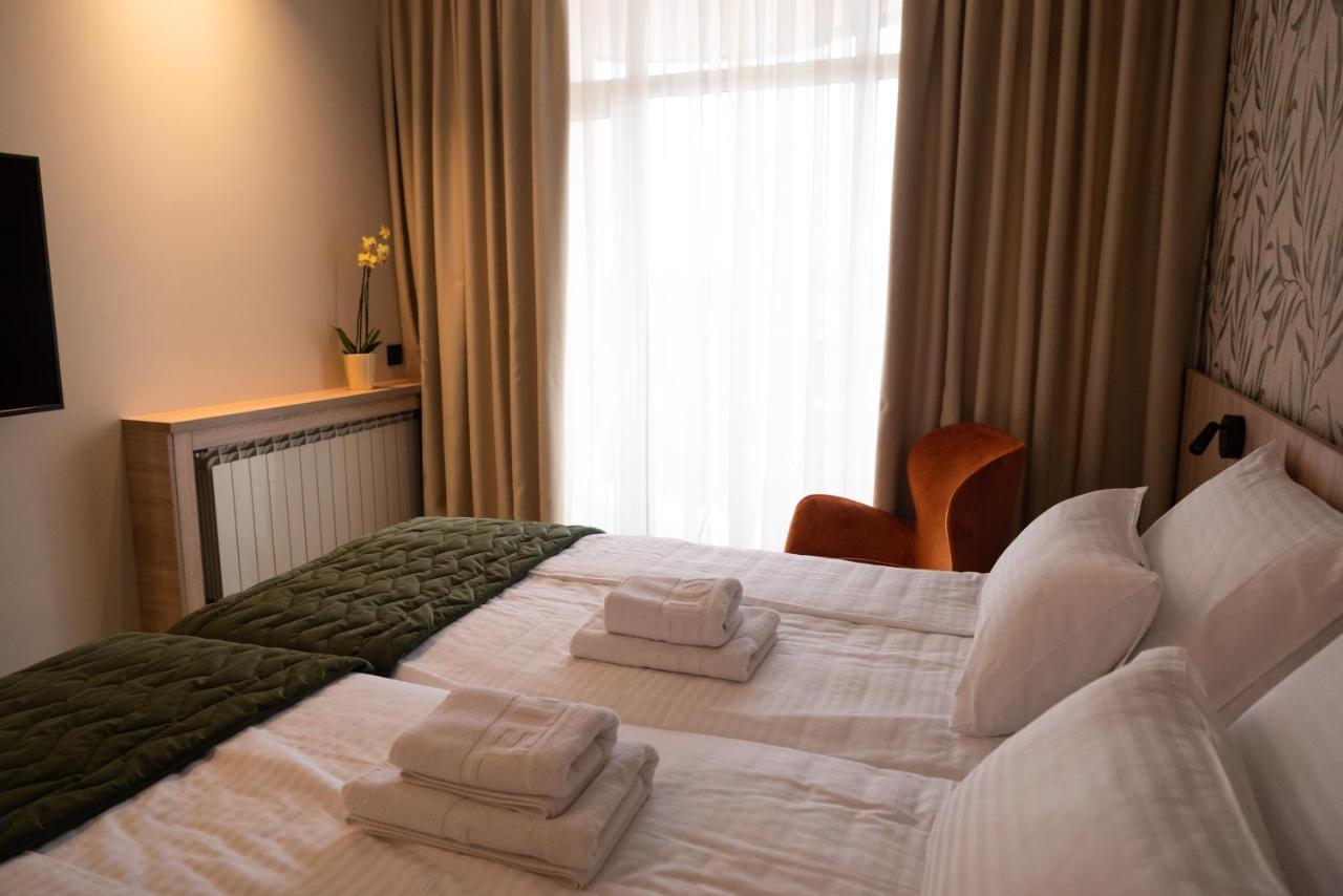 Hotel Gracian Sremska Mitrovica Exterior photo